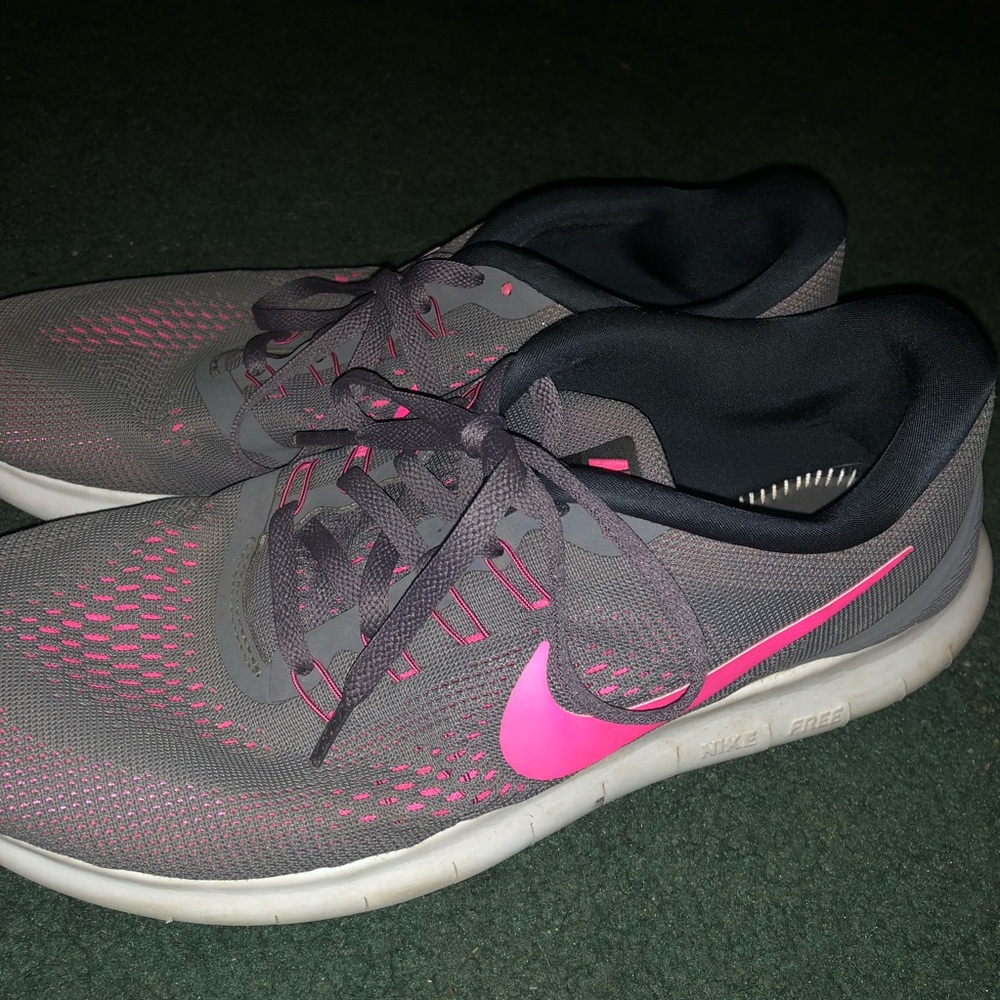Woman’s Nike sneakers // size 9